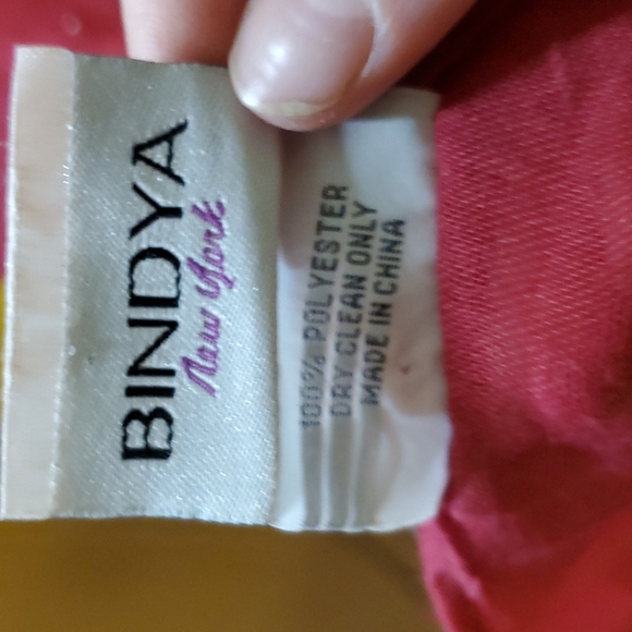 Maroon sparkly shawl - Picture 2 of 2